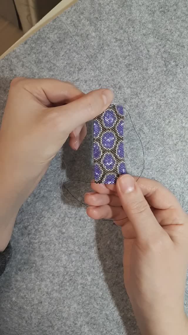 Еще в процессе, но полюбоваться уже хочется) #бисер #браслет #украшения #сатин #змеяизбисера #змея