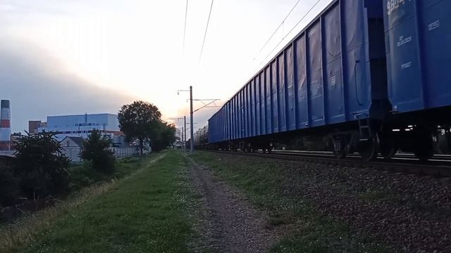 "самая приветливая бригада на канале" БКГ2-007 с грузовым поездом на перегоне Бобруйск-Березина.