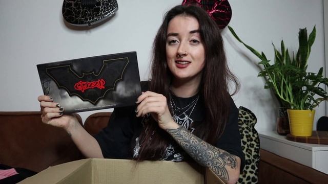 Unboxing all my packages (band merch, Ozzy Osbourne make-up & more)