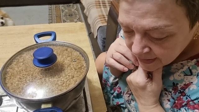 греча с сосисками, цветная капуста с сёмгой, слабосоленая она же но её уже съели