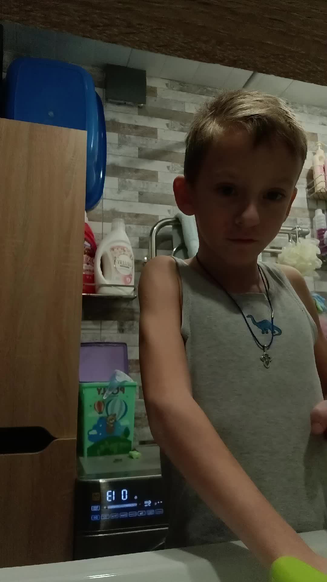 учусь делать уколы, не оскорбляйте😁