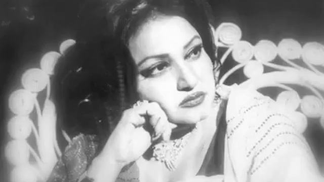 Hamari sanson mein aaj tak woh   original Noor Jahan   YouTube 360p