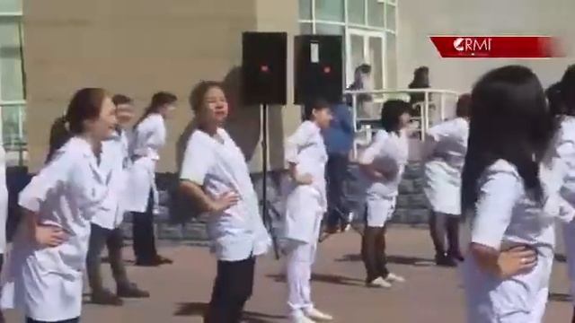 Павлодарлық дәрігерлер мен жастар таңғы жаттығулар жасады