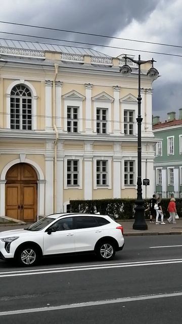 Университетская набережная ,13. Флигель и манеж Первого кадетского корпуса. Прогулки по Петербургу