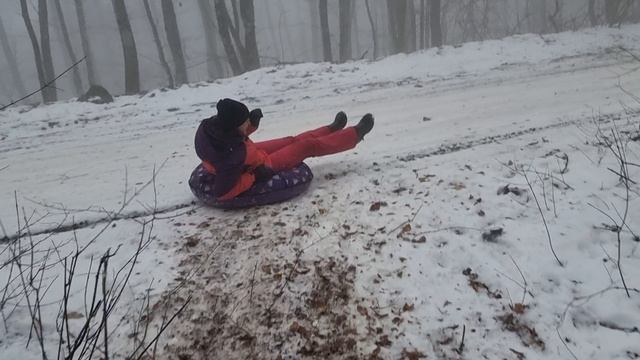катание на плюшке на перевале Бечка 15.02.25.mp4