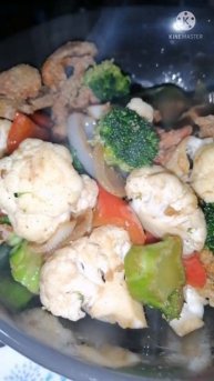 SAUTEED VEGETABLES WITH CHICKEN SKIN