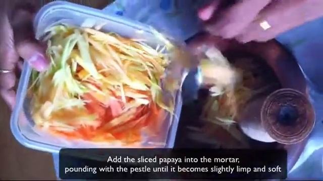 Thai Papaya Salad in 50 Seconds