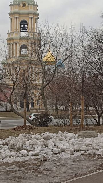 Новоспасский монастырь  13 век, самый древний в Москве.