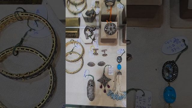 Давайте с вами прогуляемся по рынкам и магазинам Джайпура.
Шопинг любят многие,  не будем отказывать