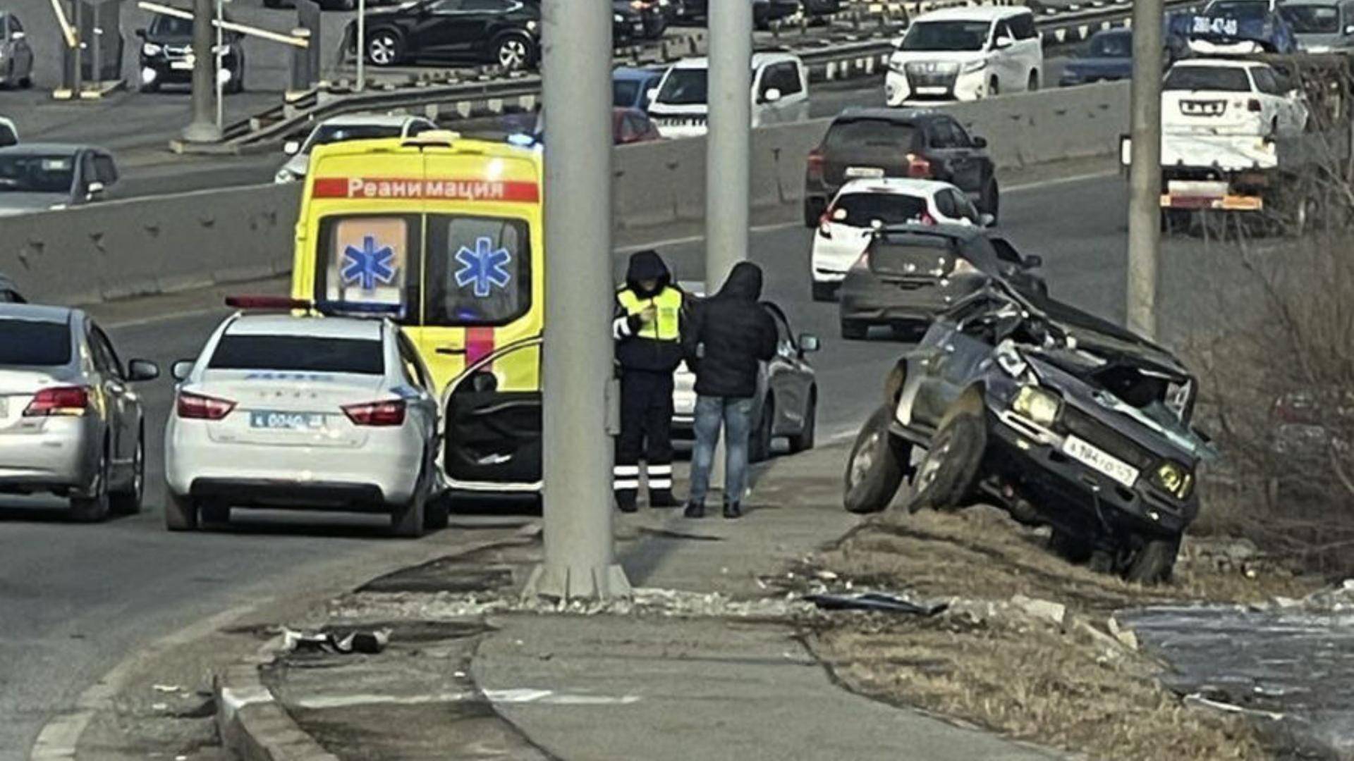 как автомобиль несколько раз перевернулся из-за собаки во Владивостоке