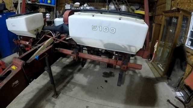 White 5100 No-Till Corn planter Overview