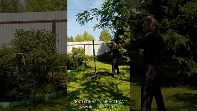Отработка ударов шестом на макиваре в деревне (9)