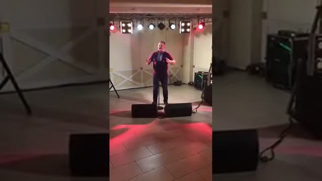На дні народження Шевціва Богдана. Вітальня пісня "Чорнобривці". Виконує - Ярослав Гарцула.