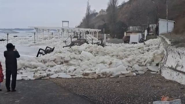 А это кадры ледяного шторма в Таганроге. 🙈