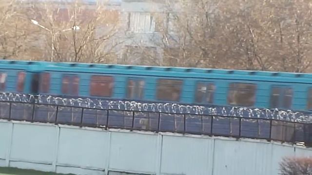 Поезд метро ,,еж", (из парада поездов 15.05.2015).