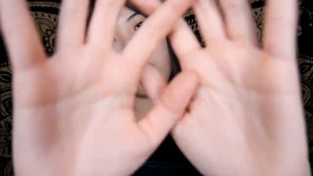 DOOBOO ASMR. Тихий голос, движения рук, звуки рта, перчатки.