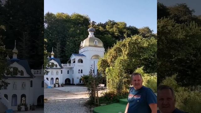 Вылазка в горы. По дороге в Эсто Садок и Красную поляну заехали в старинную греческую церковь и женс