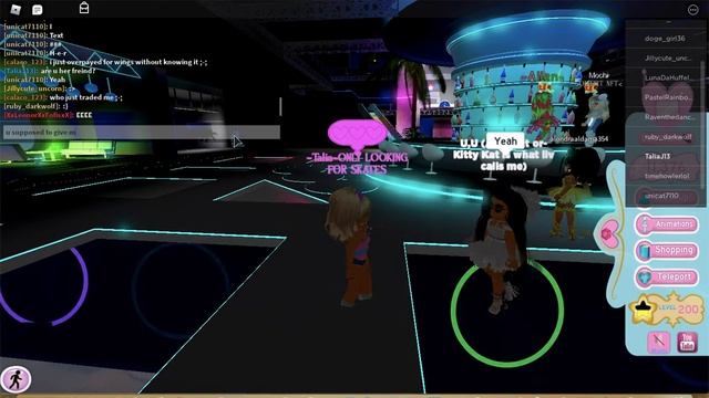 I GOT SCAMMED IN ROYLE HIGH!! (roblox Royale High) (talia)