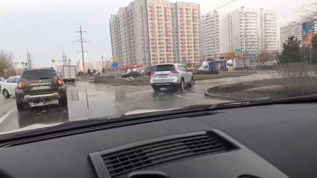 Солнечную залило нечистотами.