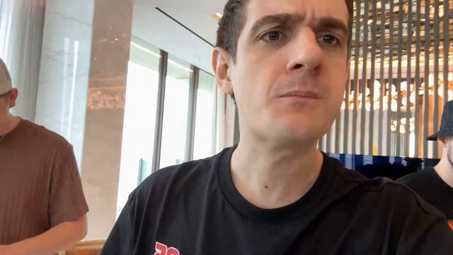 ОСНОВНАЯ КОМНАТА ДЛЯ ТУСОВКИ КОМПАНИИ ЭВЕЛОНА