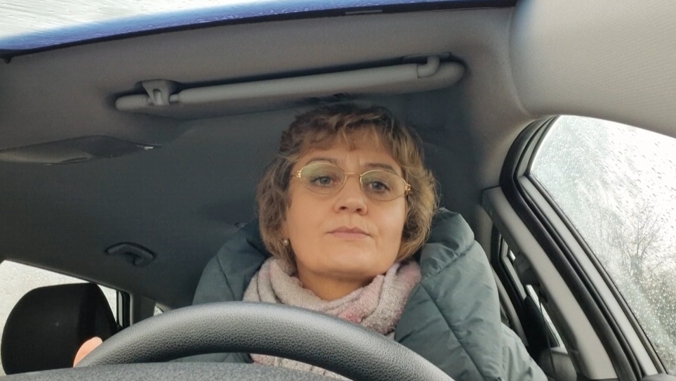 С пением в молитве.