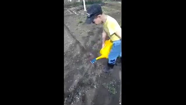 "Как я помогаю дома" Алескеров Платон 1а класс