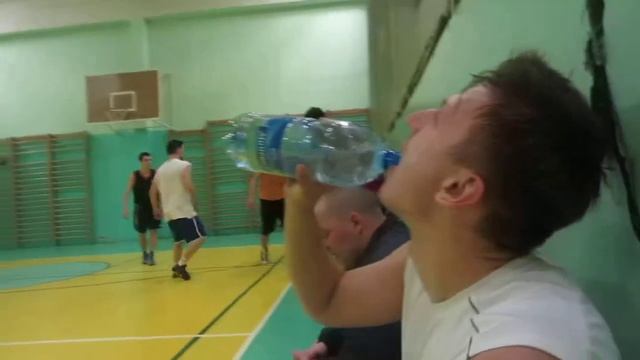 Виталь просит посмоктать. А Димону утерли нос.