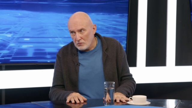 Этот Артист, Музыкант, Композитор пришёл к нам на долгие годы... совершенно верно, Маэстро...