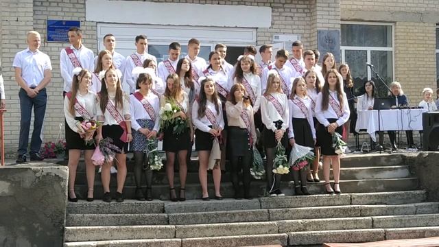 2021-06-14 Випускники 11 класу Світязького ліцею - Школа