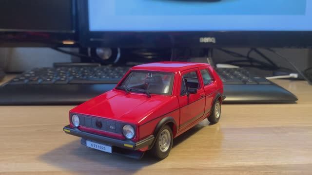 Обзор модели Volkswagen Golf Mk1 GTI в масштабе 1/24 от Bburago