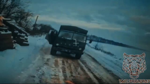 Поражение танка Leopard 2A6, КамАЗа и бронеавтомобиля HMWW украинской армии ударами FPV-дронов