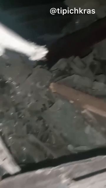 Кадры из Славянска-на-Кубани, где сегодня вечером во время атаки дронов пострадала 4-я девочка.
