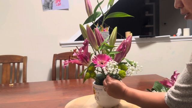 COLORIDO y NATURAL ;UN ARREGLO floral; De LILIS; en tan solo 5 minutos fácil y decoroso #gerberas