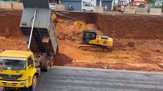 #nh66 കക്കാട് കൂരിയാട് റോഡിൽസർവ്വീസ് റോഡ്ഇടിഞ്ഞ് കക്കാട് ആകെസ്തംഭിച്ചു ഇപ്പോൾ വാഹനംതിരൂരങ്ങാടിറോഡിന
