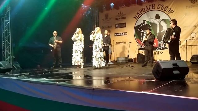 Сестри Диневи - Македонска песен