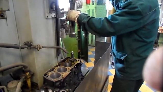 Хонинговка блока цилиндров (УЛУЧШЕННОЕ ВИДЕО)