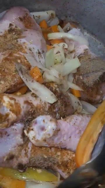 Картошка с курицей в соусе/Очень вкусно