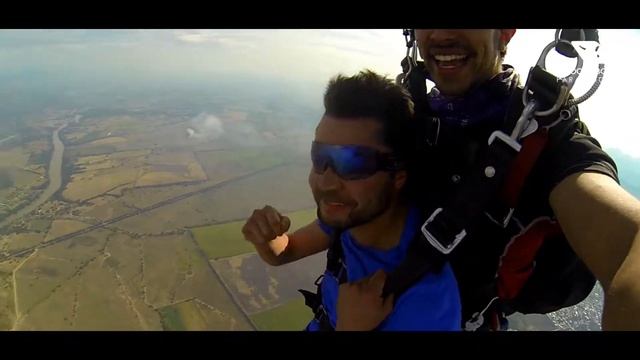 Oscar Fabian Arias viviendo el paracaidismo en Aeroclub Bogota, agosto 05 de 2017