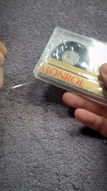 Распаковка аудиокассеты Monroe SR90