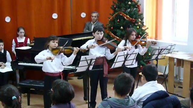 EMANUEL MIHAILESCU , CORBU SERBAN SI CRUCERU DANIELA CANTAND O , CE VESTE MINUNATA !