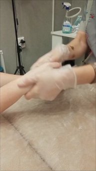 Крем - пилинг для глубокого очищения на процедуре парафинотерапия рук