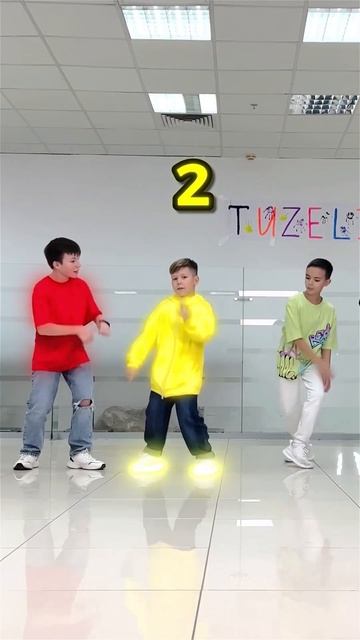Шаффл Баттл  Who is BEST DANCER ?   TUZELITY SHUFFLE  NEON MODE !!