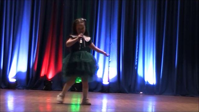 Страхова Арина 7 лет  я модница