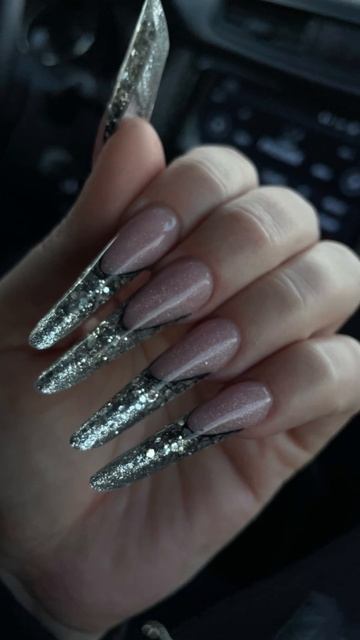 #naildesign #nailideas #ногти #маникюр #моделированиеногтей #2023 #блёстки #выкладнойфренч