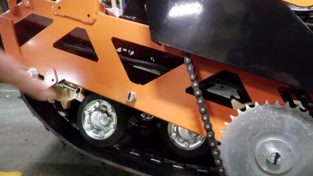 Мотобуксировщик БЕЛКА CVT с вариатором, на неразрезной (цельной) гусенице.