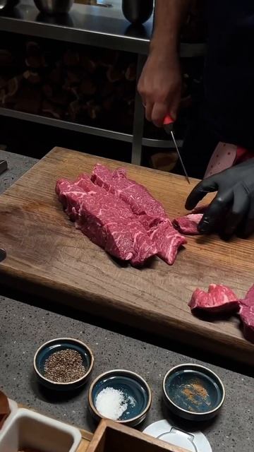 В ресторане Marmo есть мясная лавка, в которой можно приобрести свежайшие стейки 🥩 #ресторанмосква