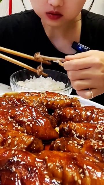 Eat sweet chicken wing rice