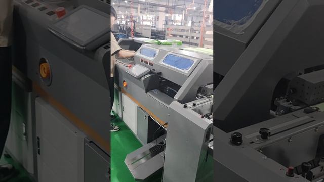 BW-6000E термоклеевой аппарат с автоподачей обложек (до 4 бигов)