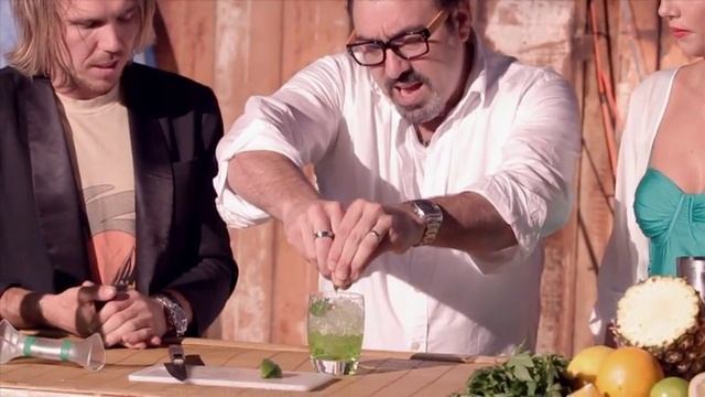 How to best mix MIDORI Dry & Lime this summer.
