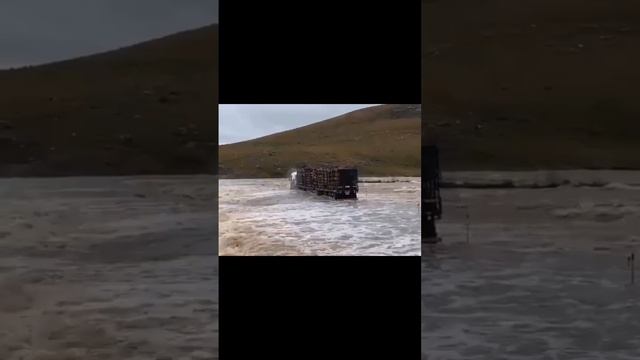 на фуре через реку